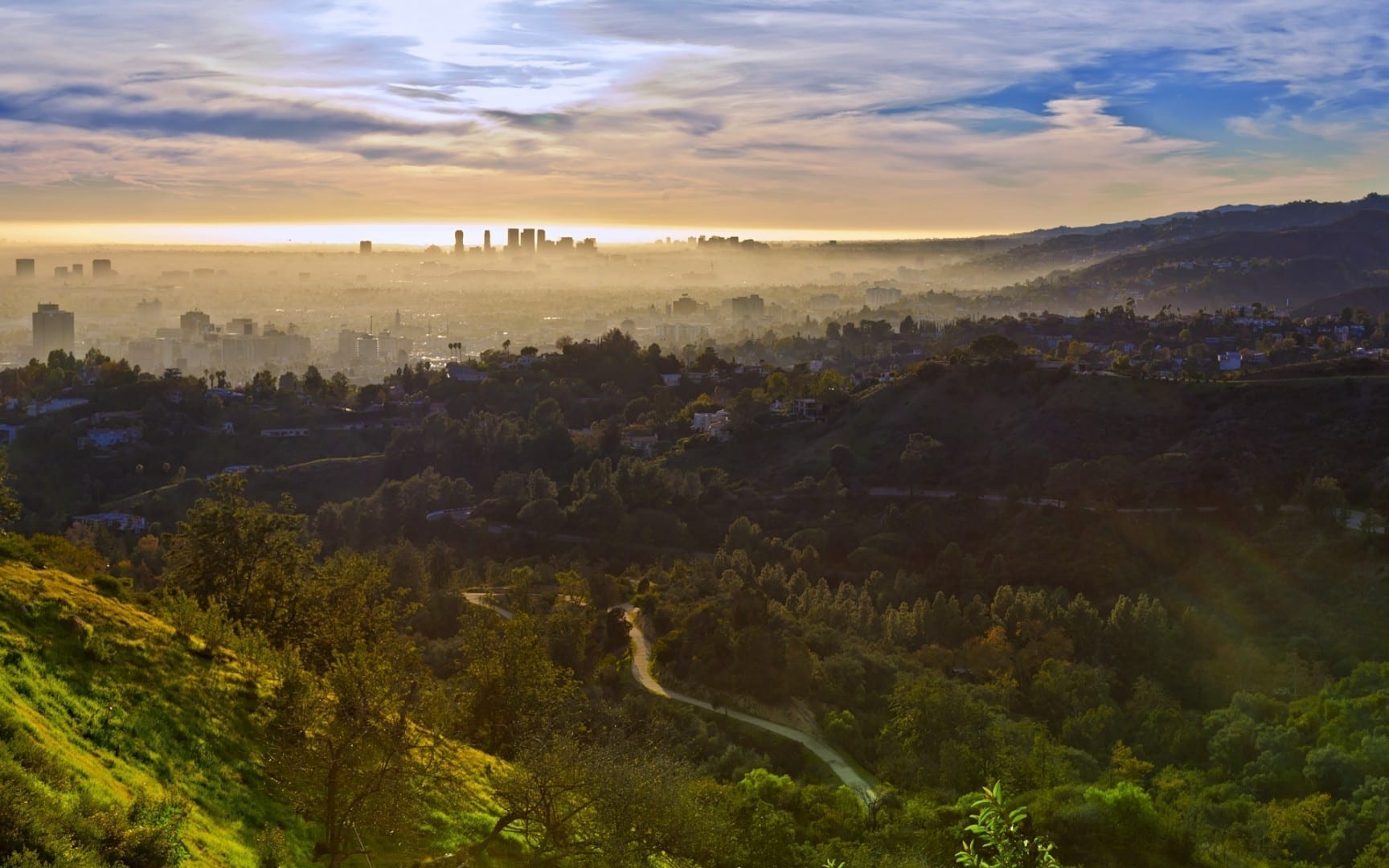 Mirando la ciudad desde el Parque Griffith Los Ángeles Estados Unidos