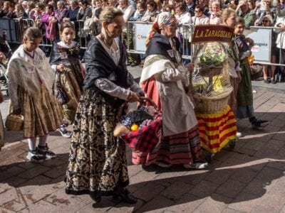 Ofrenda de frutas en El Pilar. Zaragoza España