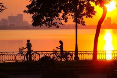 Puesta De Sol Lago Del Oeste Hanoi Vietnam