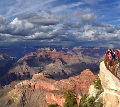 Tomando la vista desde Mather Point. Gran Cañón AZ Estados Unidos