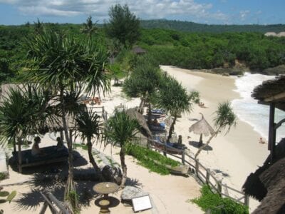 Toques de Robinson Crusoe en Dream Beach Nusa Lembongan Indonesia