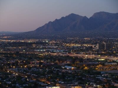 Tucson con las montañas de Santa Catalina Tucsón AZ Estados Unidos