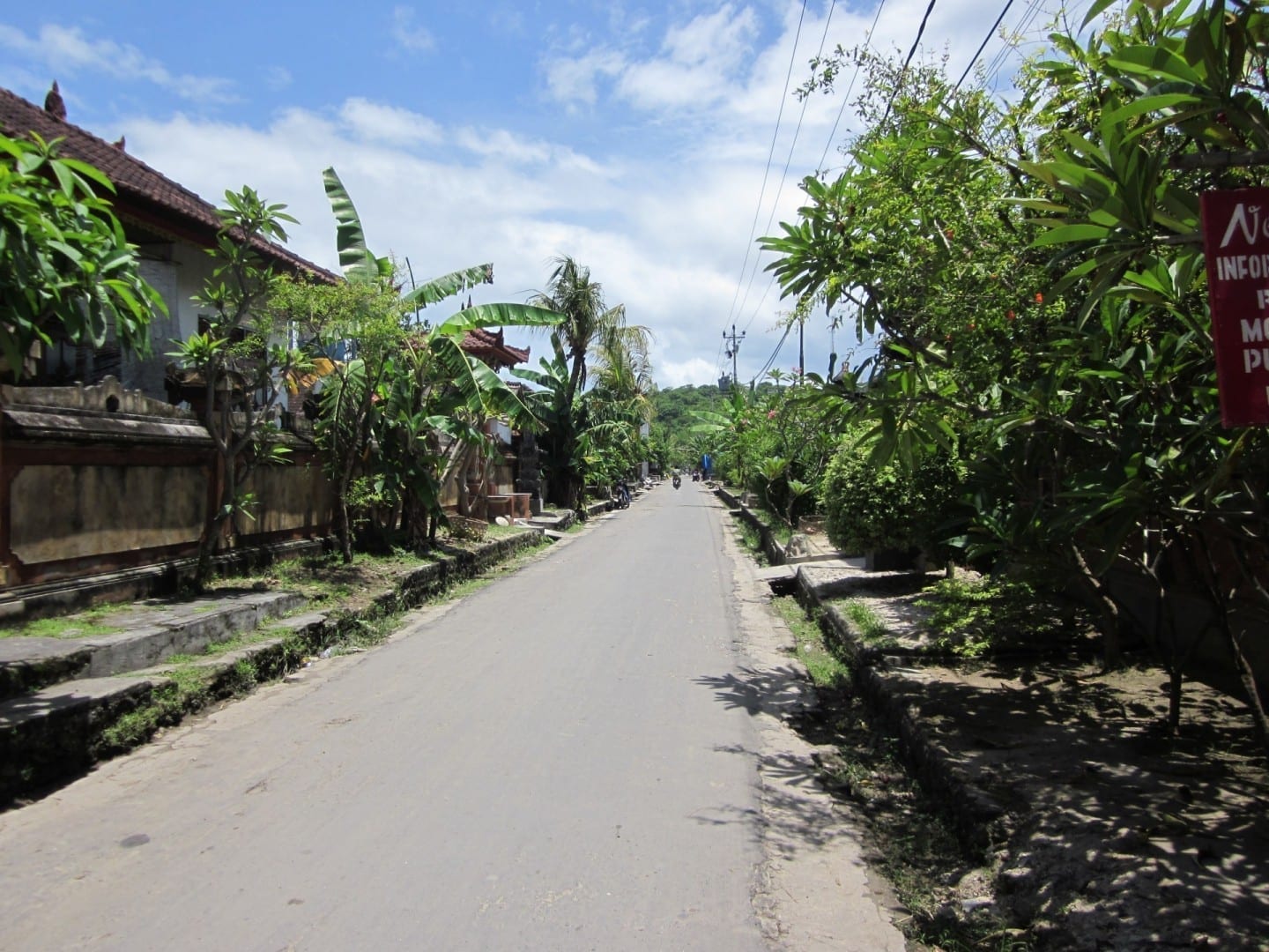 Un camino en Jungut Batu Nusa Lembongan Indonesia