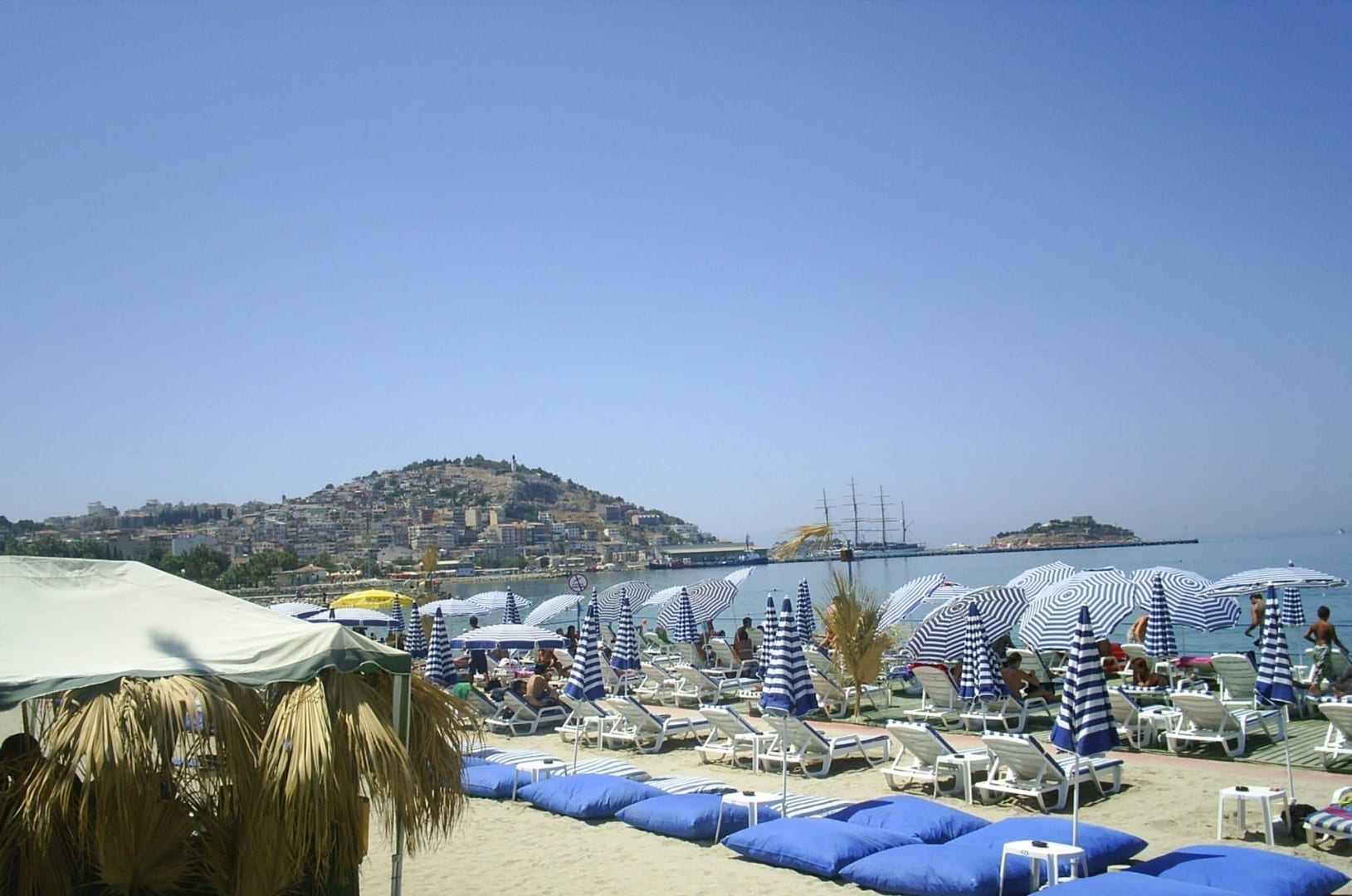 Una playa en Kuşadası Kusadasi Turquía