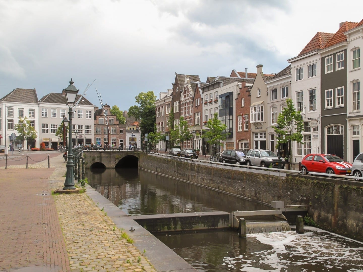 Vista de la calle en la ciudad Bolduque Países Bajos