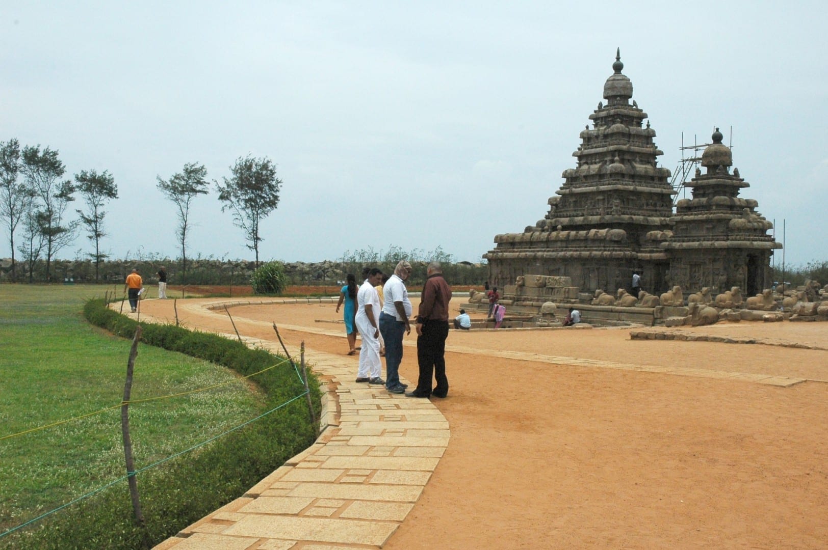 Acercándose al Templo de la Orilla Mamallapuram-Mahabalipuram India