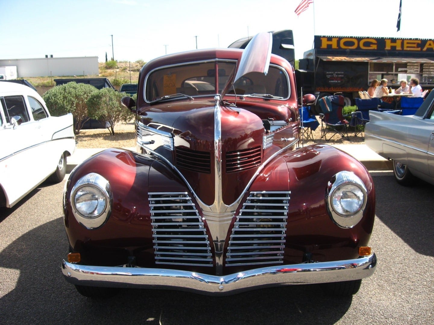 Autos clásicos en exhibición durante la Carrera de la Diversión de la Ruta 66 Kingman AZ Estados Unidos