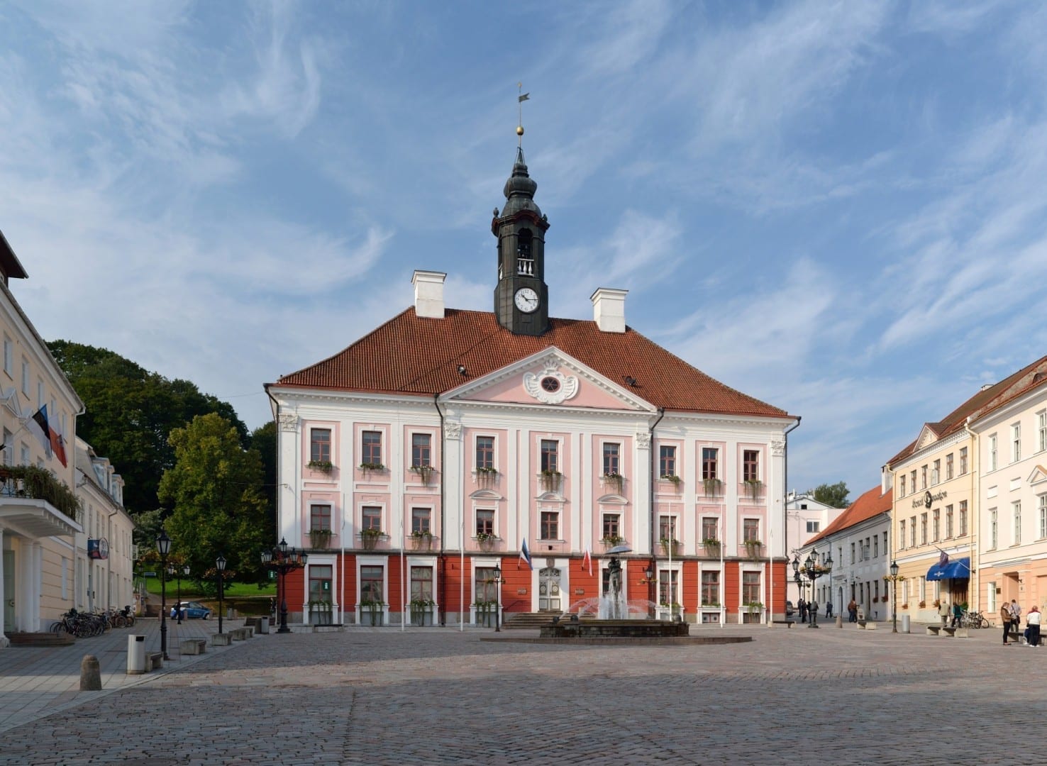 Ayuntamiento de Tartu, donde se encuentra el Centro de Información Turística. Tartu Estonia
