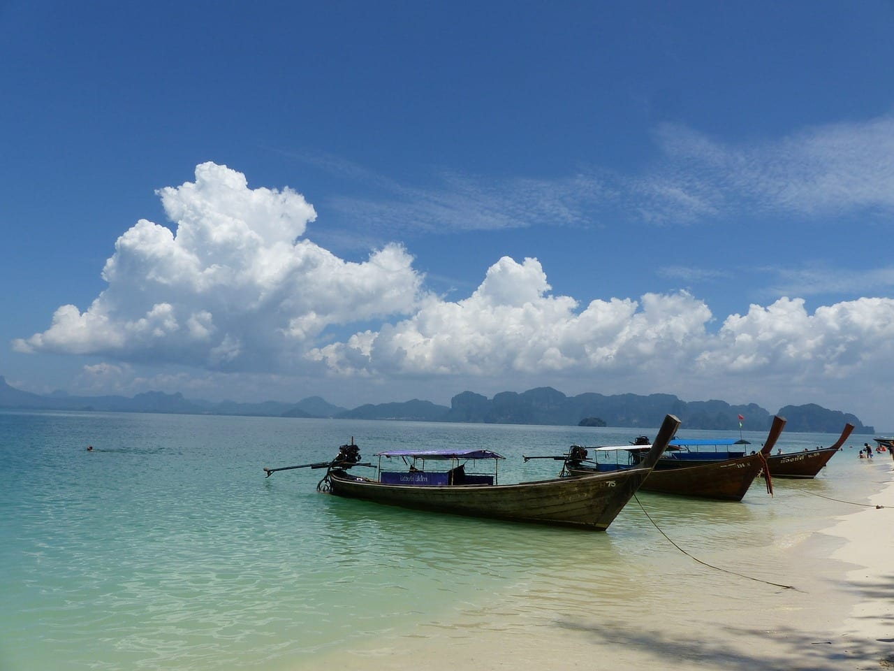 Barcos Poda Beach Krabi Tailandia