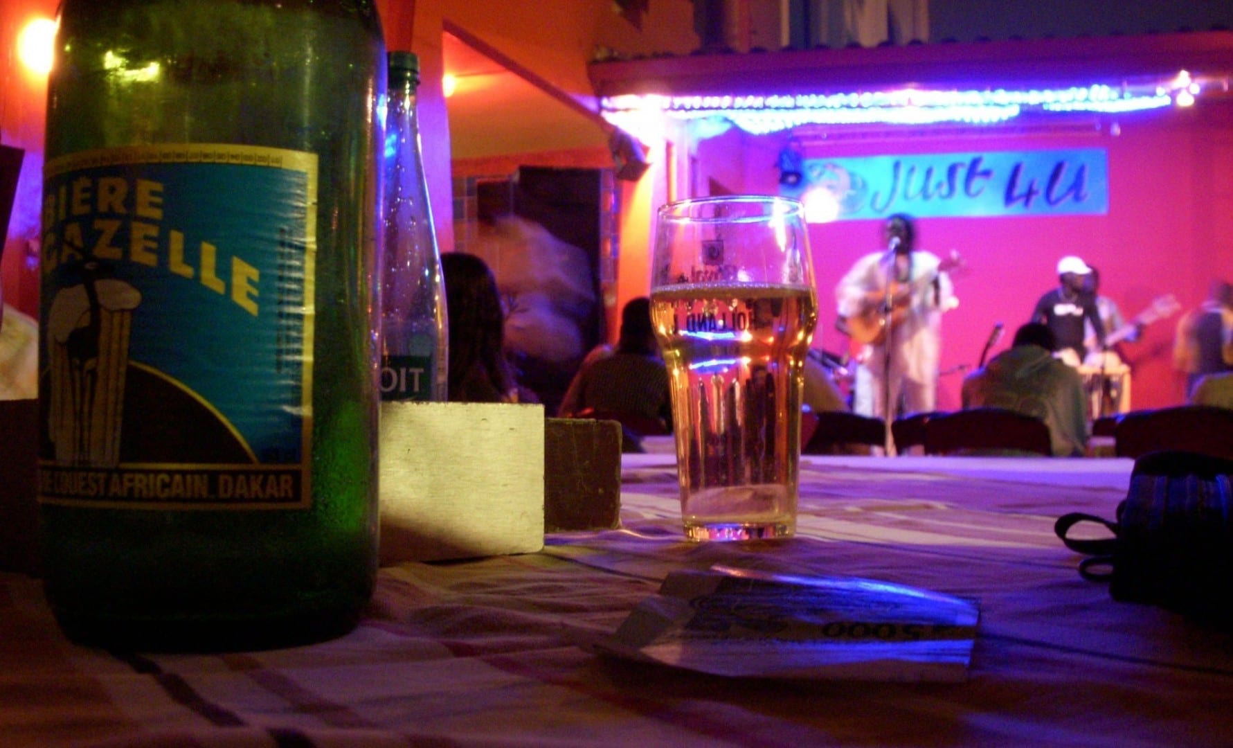 Cerveza y música Dakar Senegal