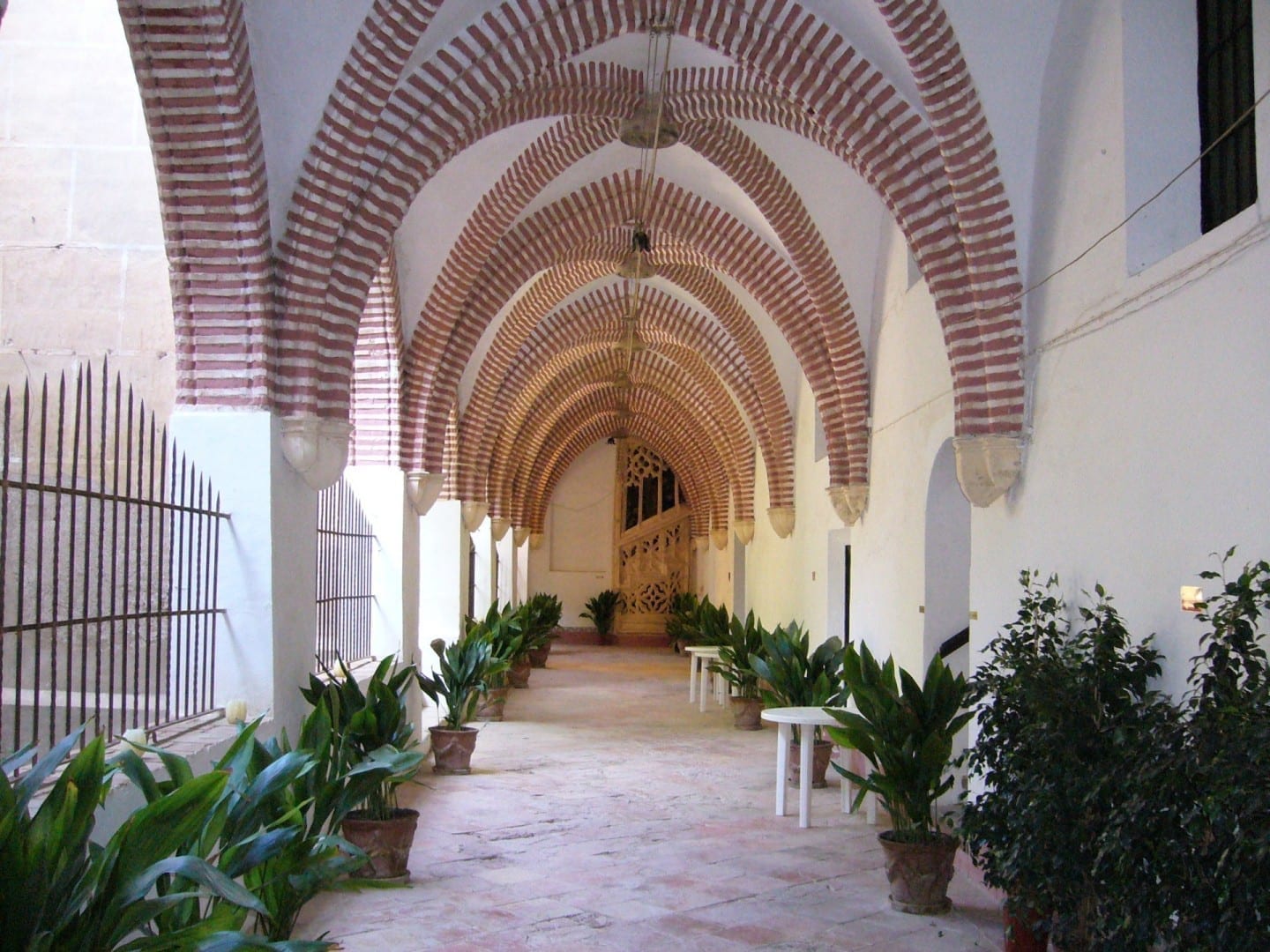 Claustro gótico-mudéjar del Real Monasterio de San Jerónimo de Cotalba Gandía España