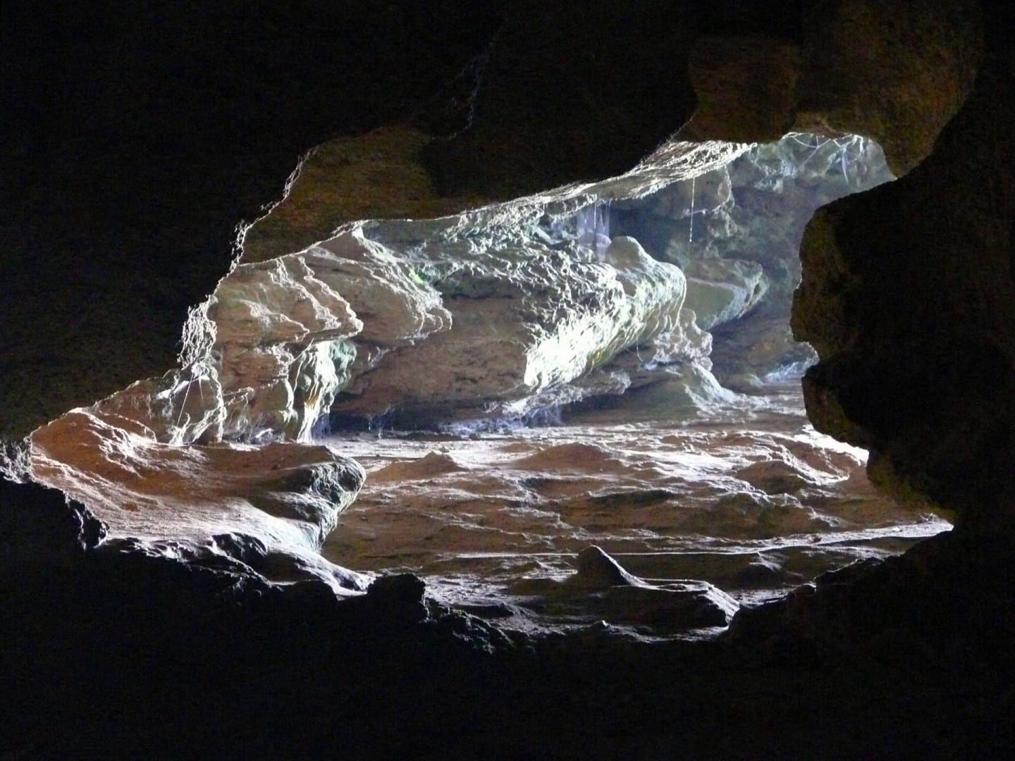 Dentro de las Cuevas de Hércules Tánger Marruecos
