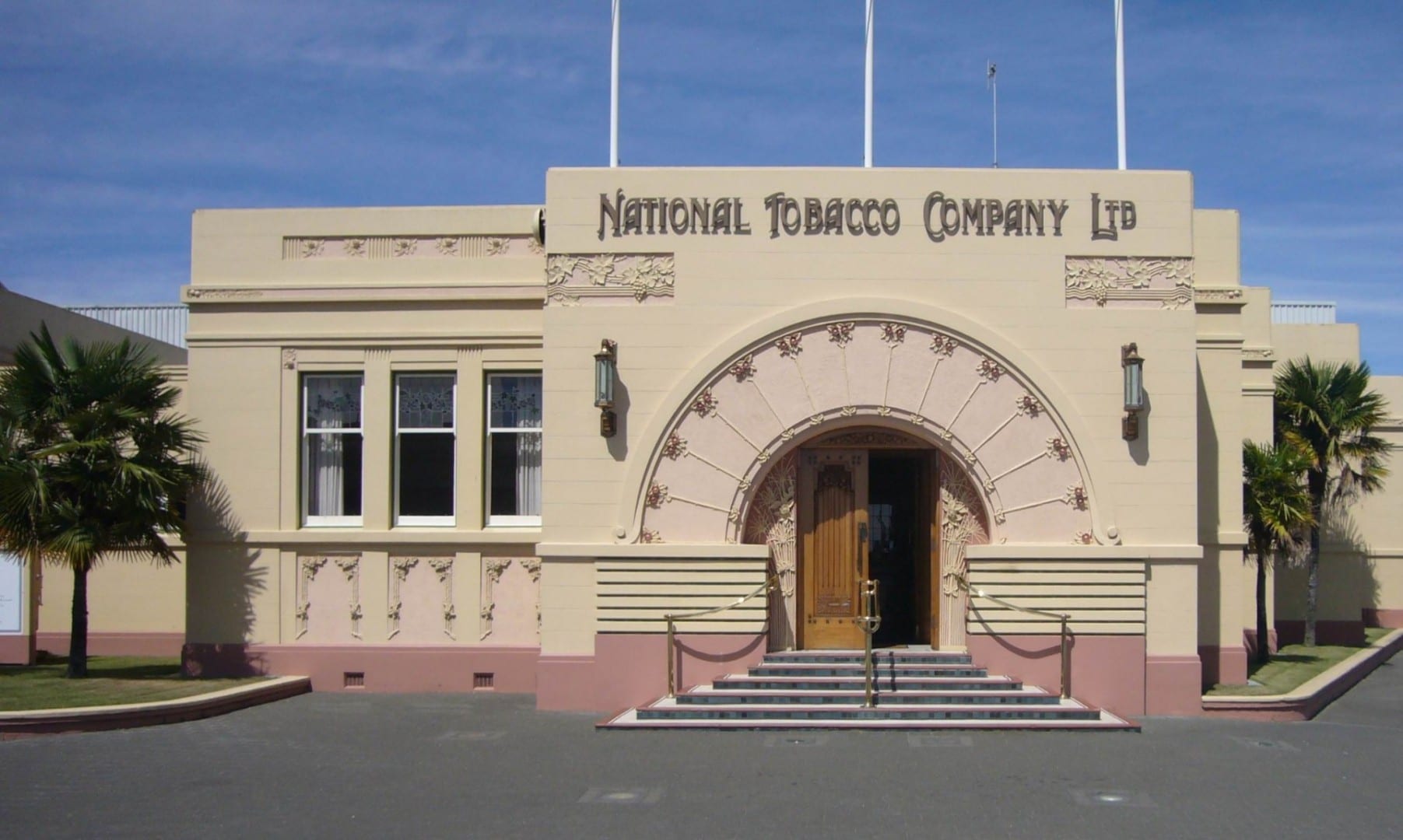 El edificio de la Compañía Nacional de Tabaco (1933), uno de los muchos edificios Art Decó de Napier Napier Nueva Zelanda