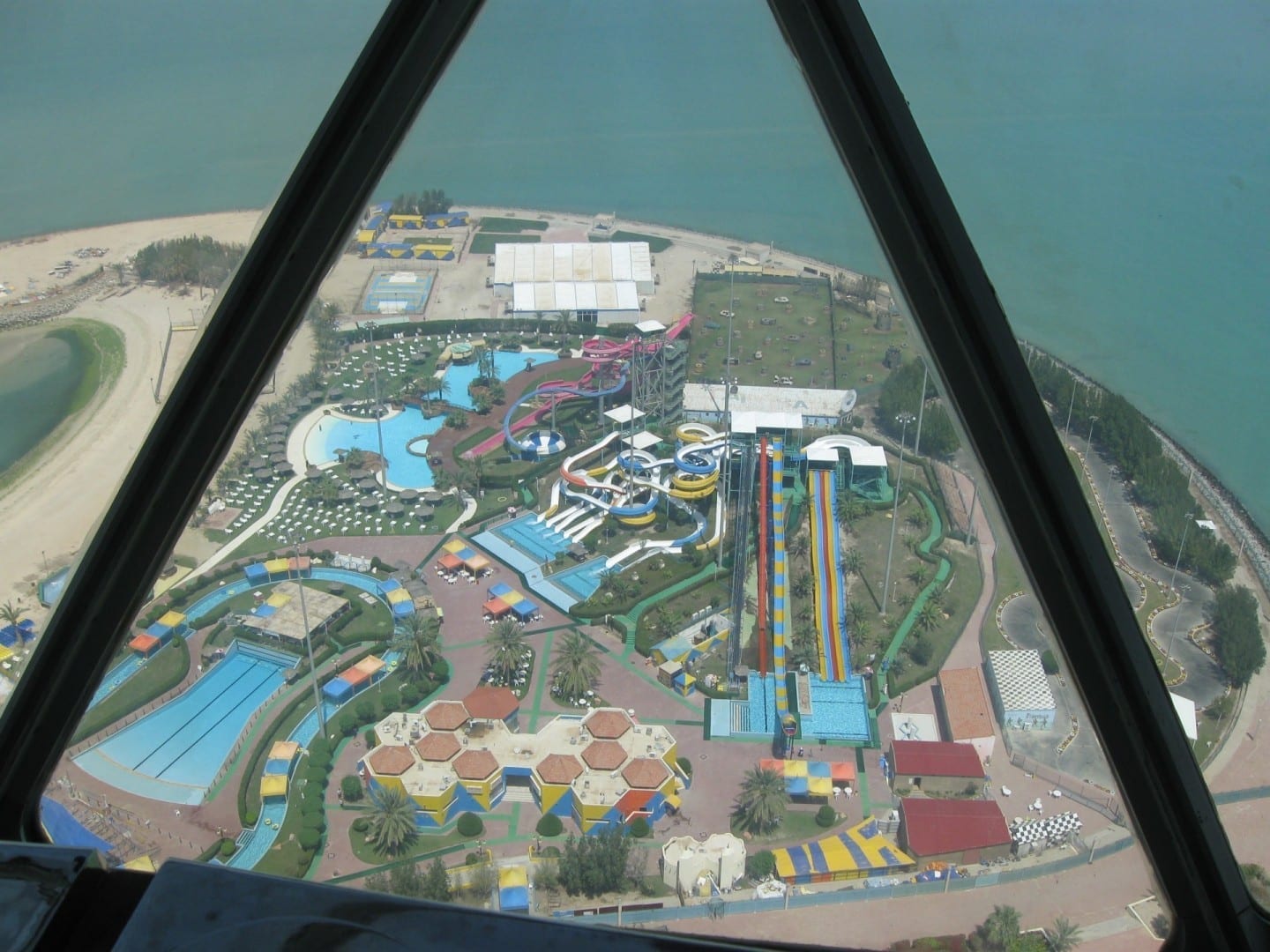El Parque Acuático de Kuwait, visto desde las Torres de Kuwait Ciudad de Kuwait Kuwait