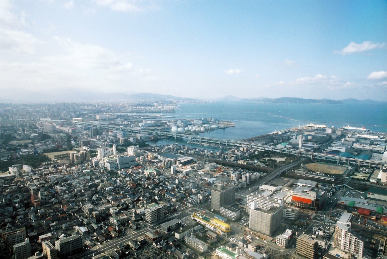 El puerto de Hakata en Fukuoka, visto desde un avión de aterrizaje Fukuoka Japón