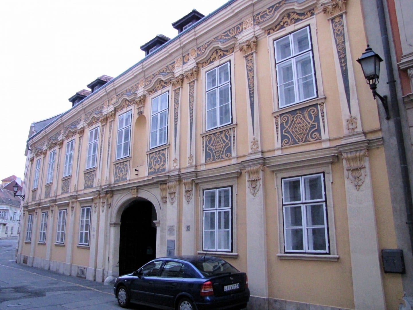 Erdődy palacio, calle Szent György Sopron Hungría