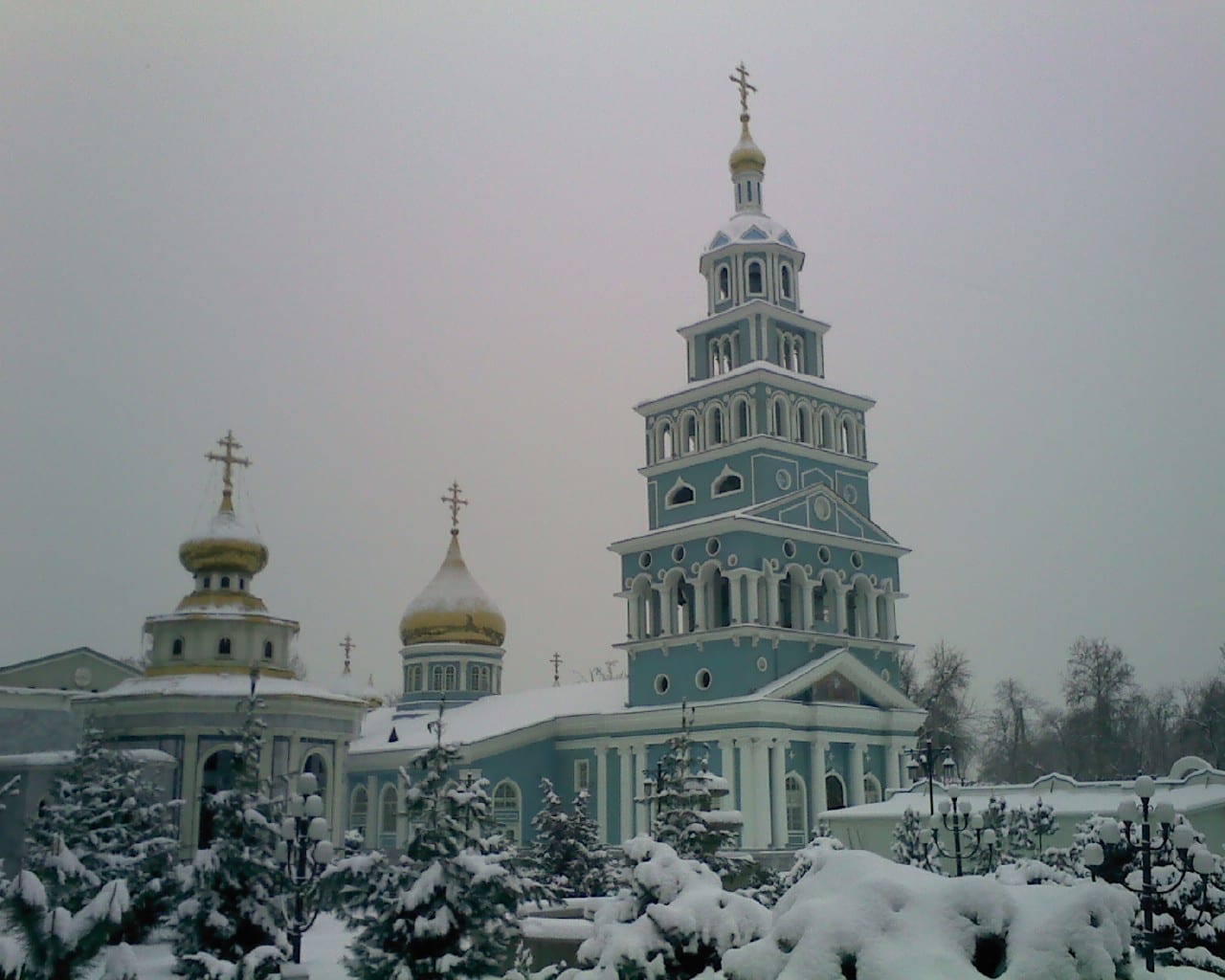 La Catedral de Alexander Nevsky en invierno Tashkent Uzbekistán