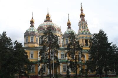 La Catedral de Zenkov Almaty Kazajistán