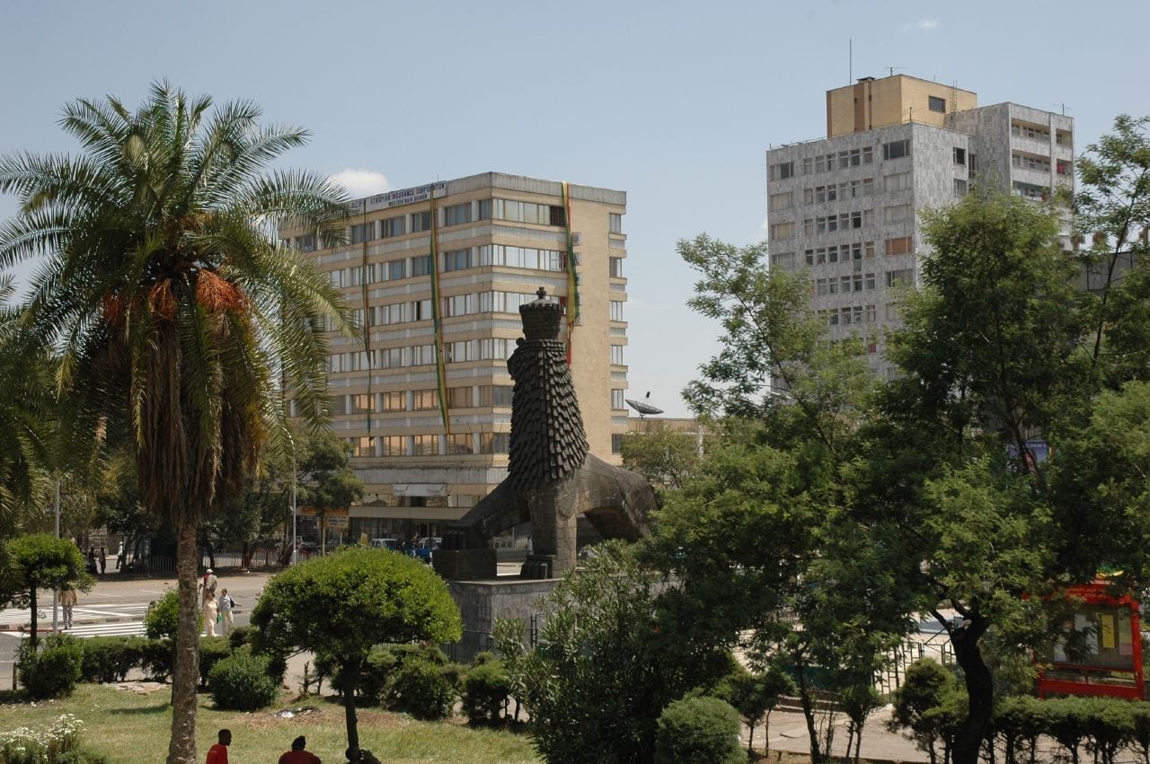 La estatua del León de Judá fuera del Teatro Nacional Adís Abeba Etiopía