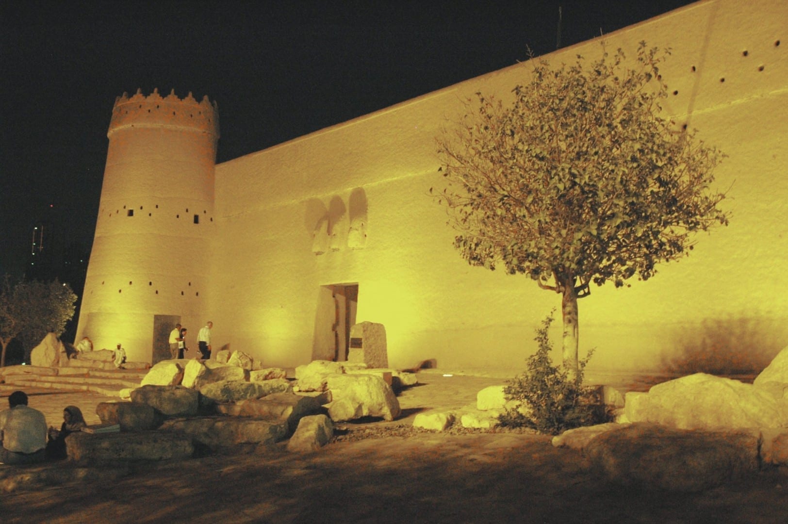 La Fortaleza de Masmak iluminada por la noche Riyadh Arabia Saudí