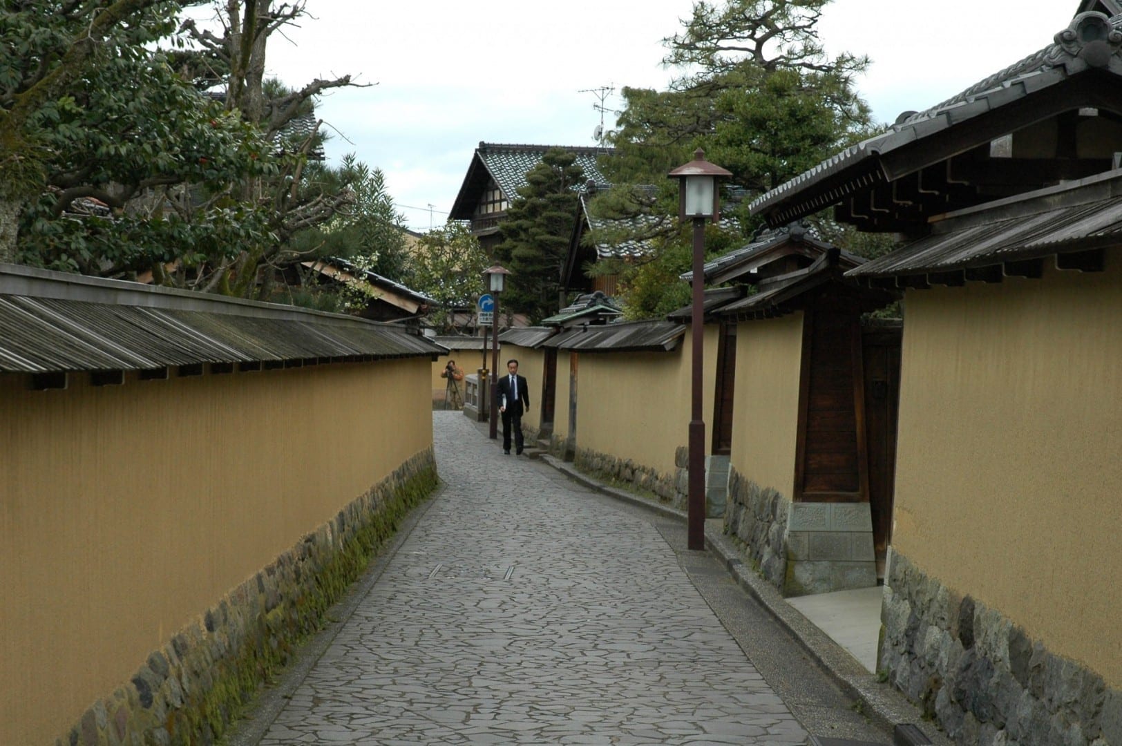 Los callejones del distrito samurái de Nagamachi Kanazawa Japón