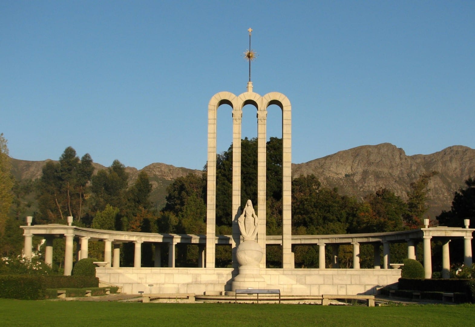 Monumento a los Hugonotes. Franschoek República de Sudáfrica