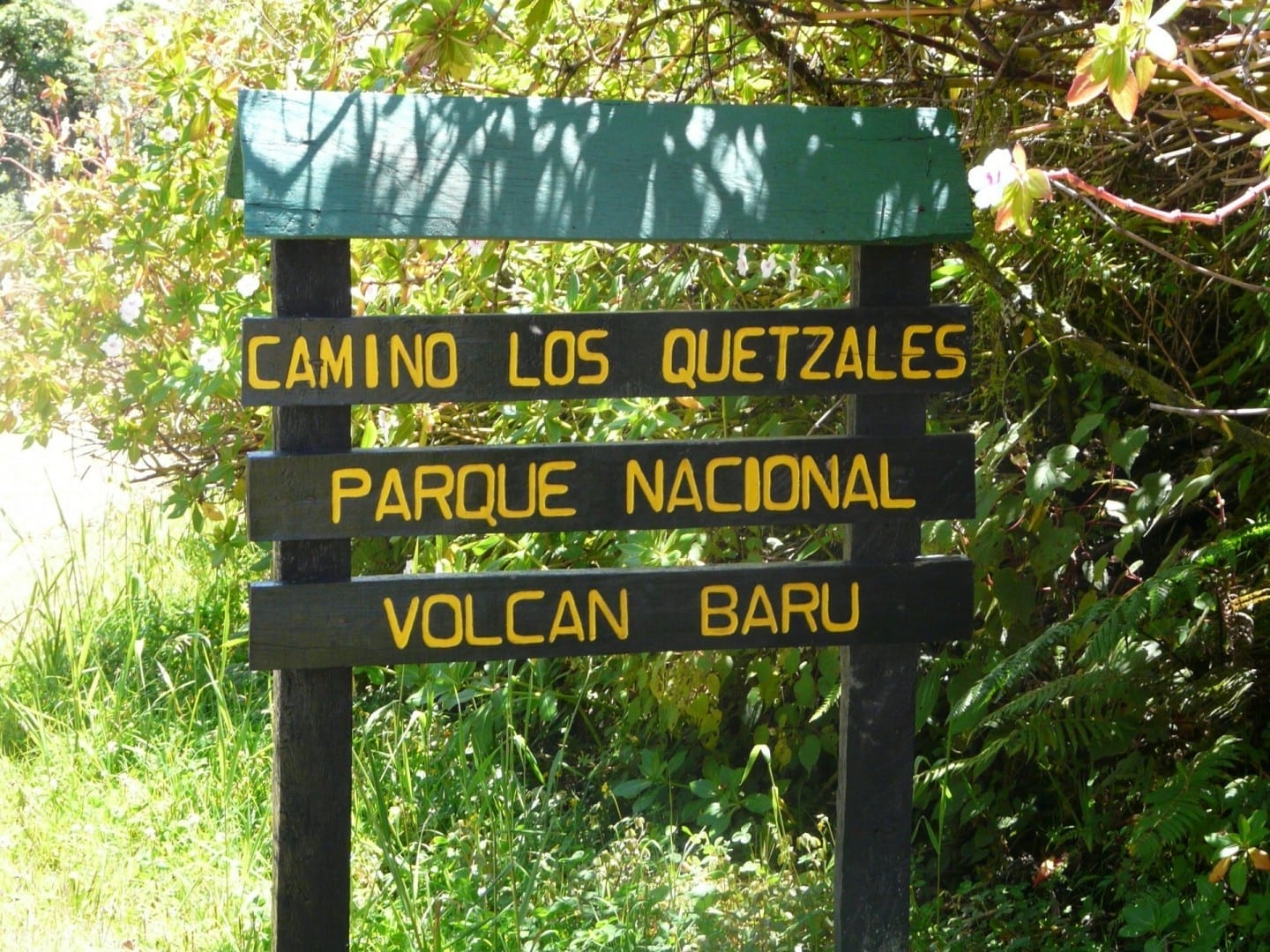Señal de entrada al Parque Nacional del Volcán Barú Boquete Panamá