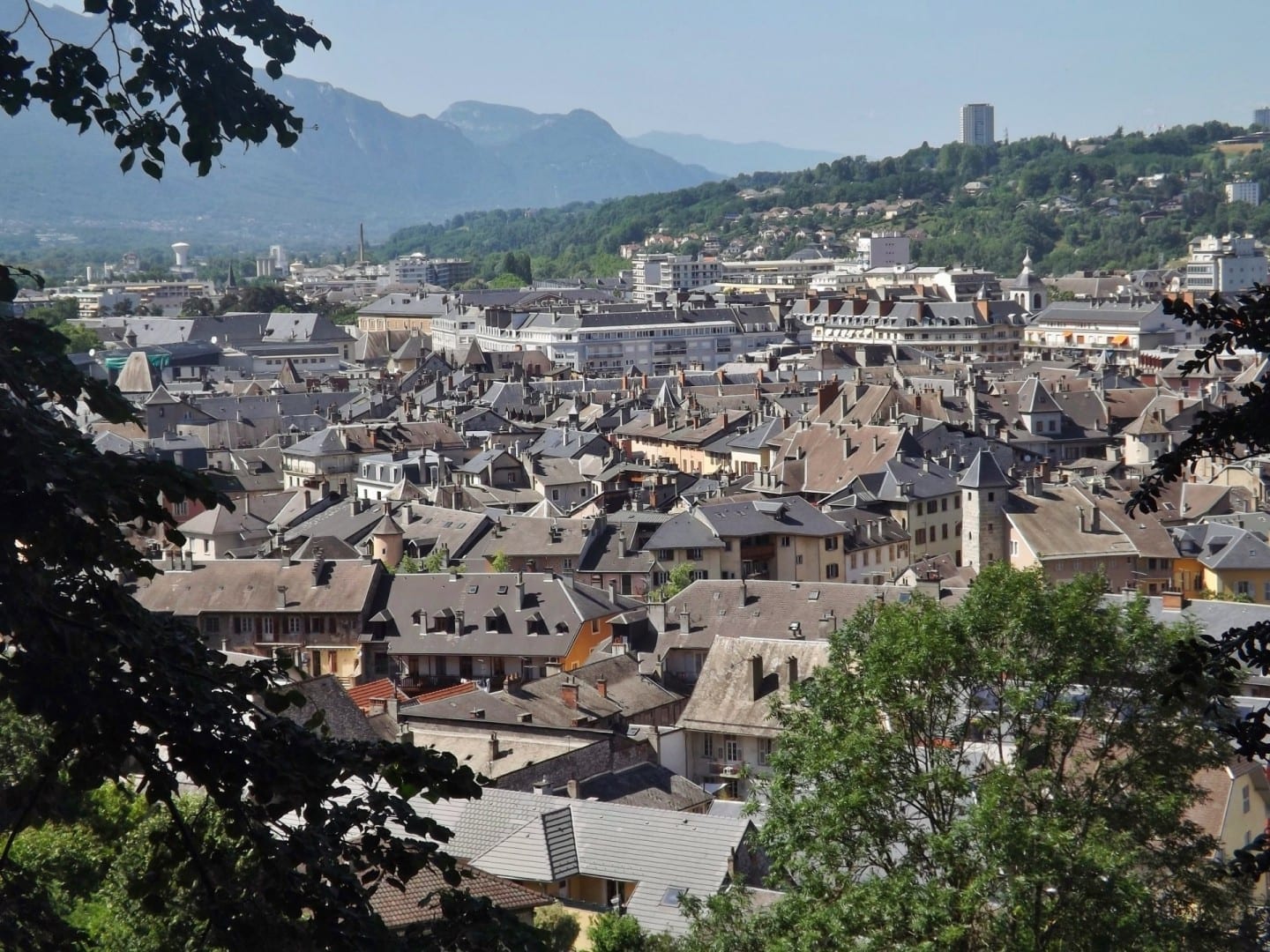 Tejados del centro histórico de Chambéry Chambery Francia