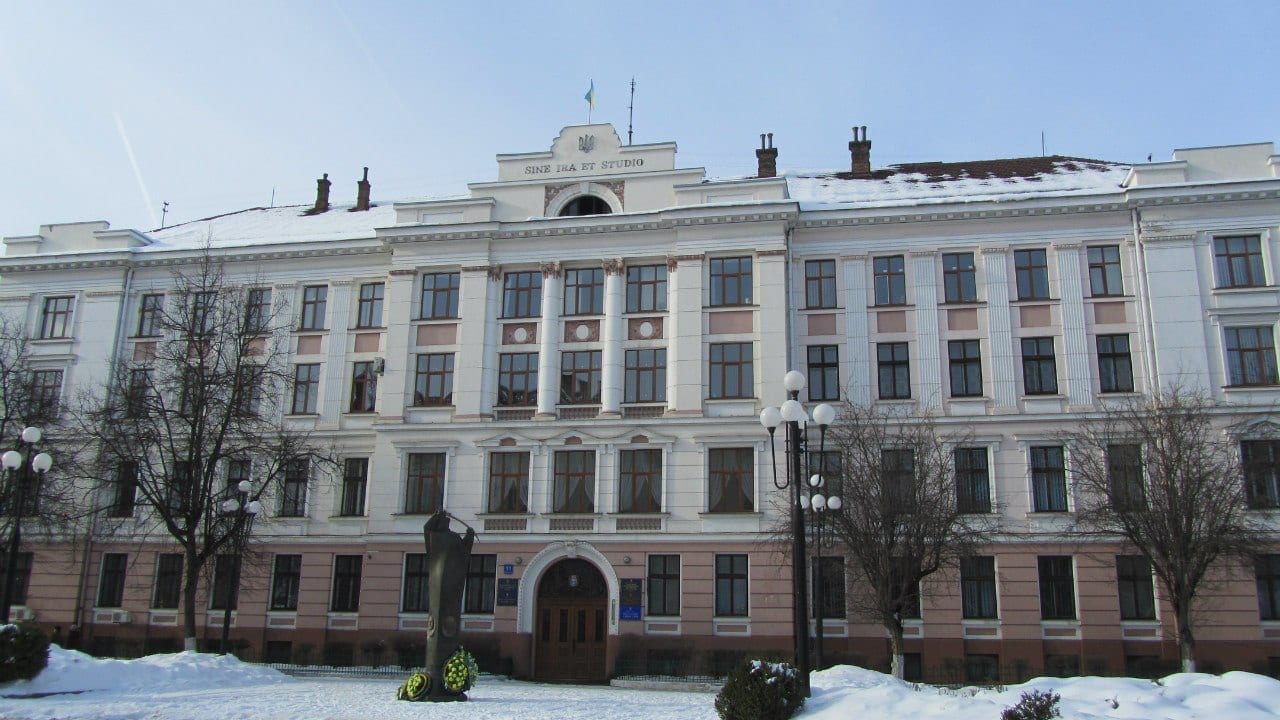 Tribunal de Ivano-Frankivsk, calle Hriunvaldska 11. Ivano-Frankovsk Ucrania