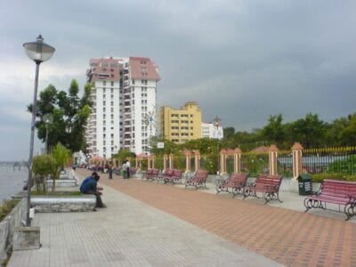 Un hermoso paseo de Marine Drive Cochín India