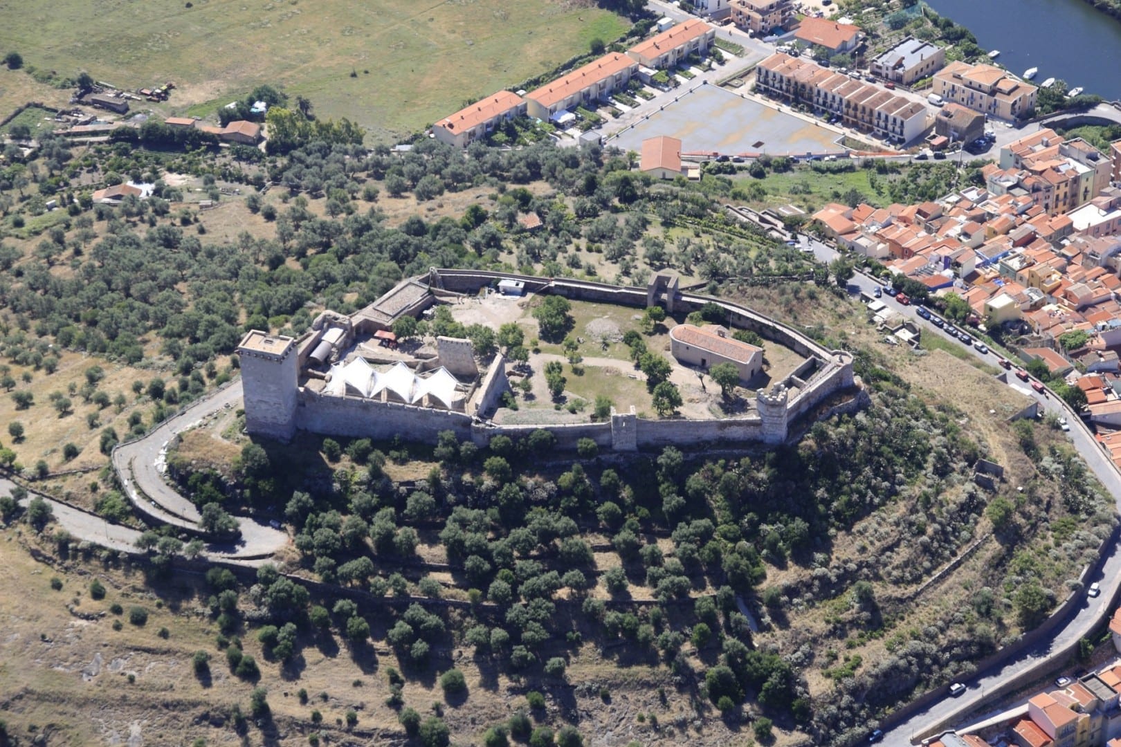 Vista aérea del castillo Bosa Italia