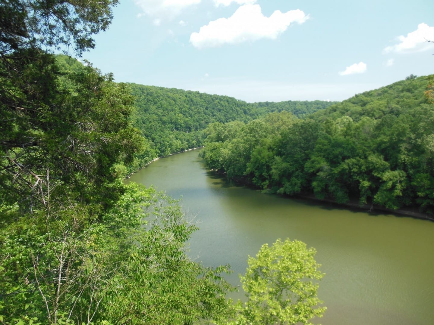 Vista desde el mirador del río Kentucky en el Santuario de la Naturaleza Raven Run Lexington KY Estados Unidos