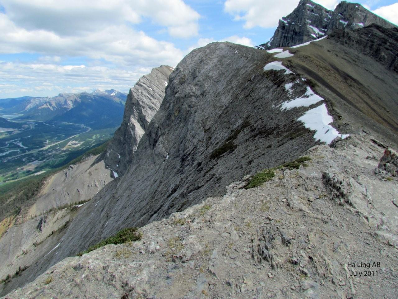 Vista desde el Pico Ha Ling por encima de Canmore Canmore Canadá