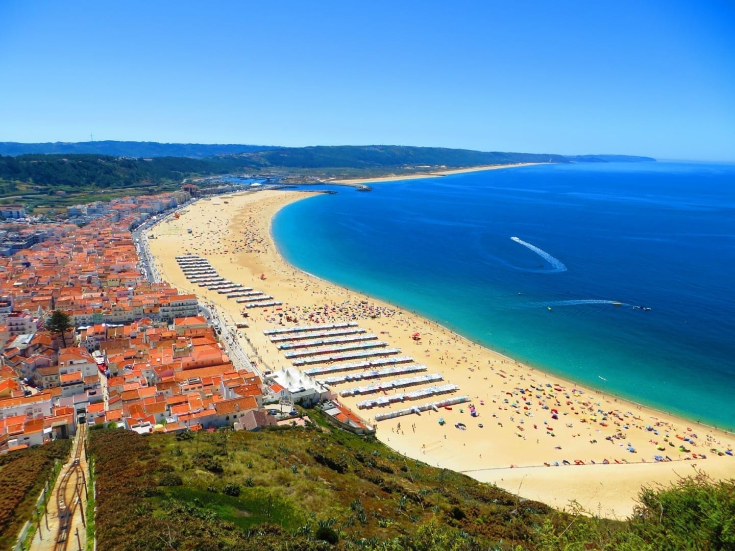 Vista panorámica de Nazaré y su playa Nazaré Portugal