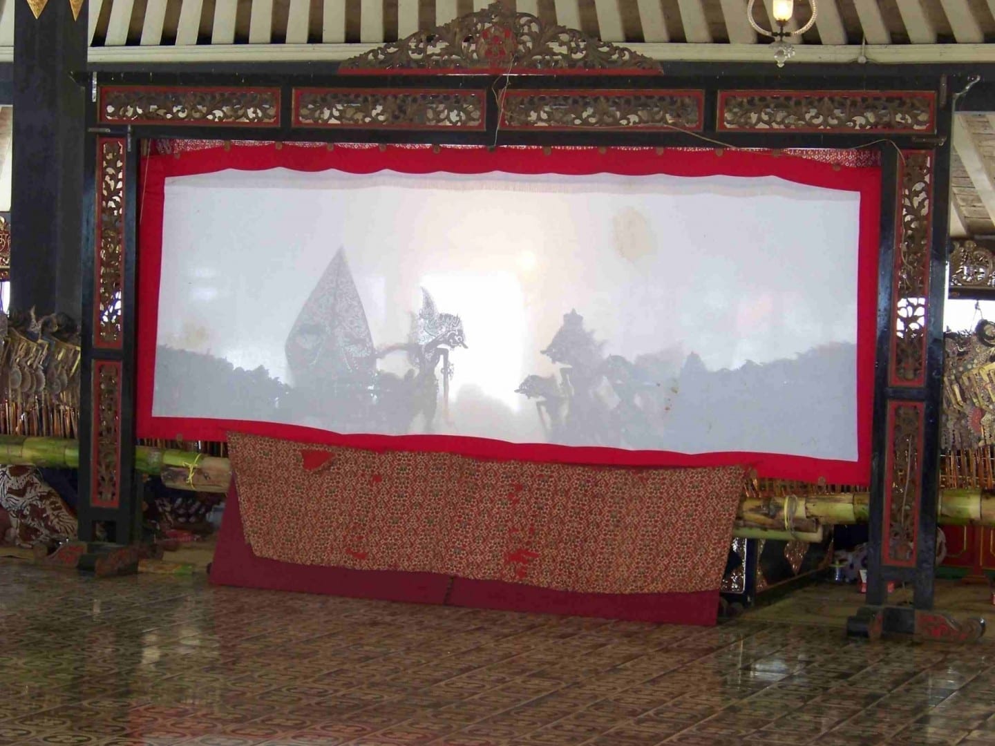 Wayang kulit (espectáculo de títeres de sombra) Yogyakarta Indonesia