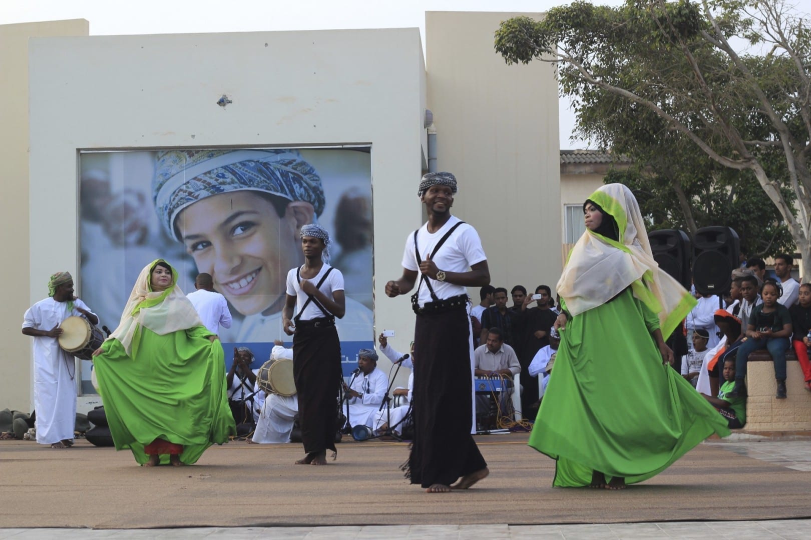 Actuación de danza durante el Festival de Salalah Salalah Omán