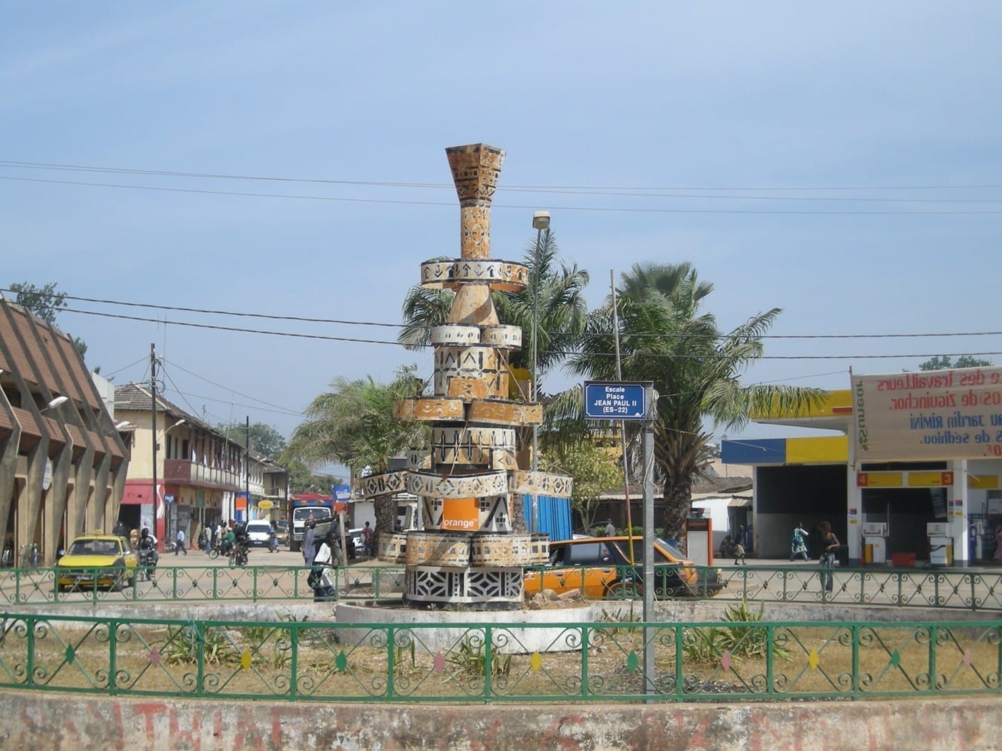 Coloca a Juan Pablo II en la sección de la Escala de la ciudad Ziguinchor Senegal