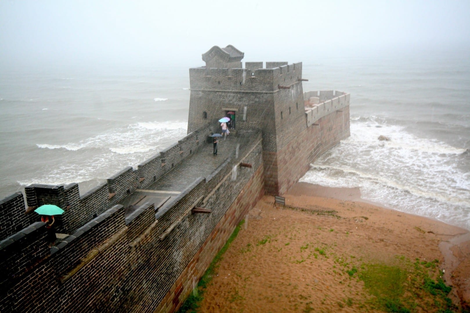 El final de la Gran Muralla China donde se encuentra con el océano Qinhuangdao China
