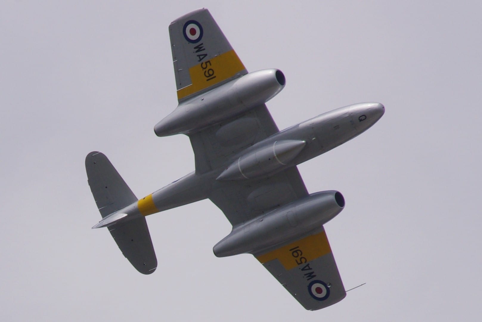 El Gloster Meteor, uno de los primeros aviones a reacción, fue desarrollado en Farnborough durante la Segunda Guerra Mundial. Aquí se lo ve volando en el 2014 I Farnborough Reino Unido
