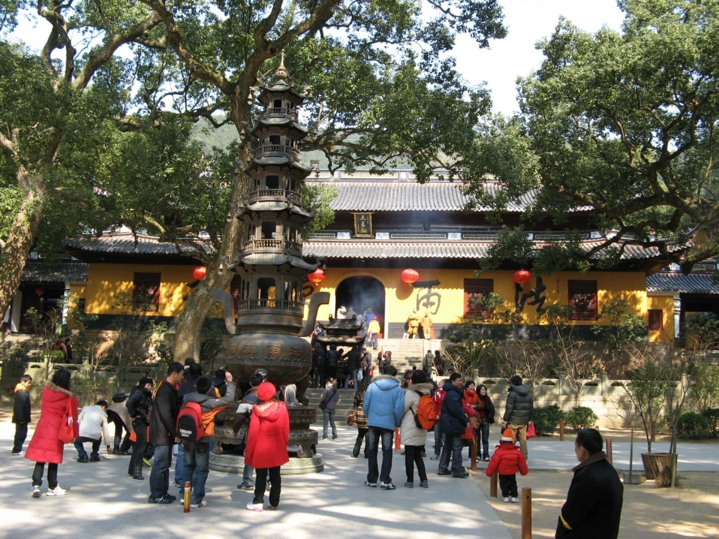 El Templo Fayu, o el Templo Trasero en oposición al Templo Delantero (Templo Puji), es el segundo de su clase en el sagrado Monte Guanyin Putuo. Zhoushan China