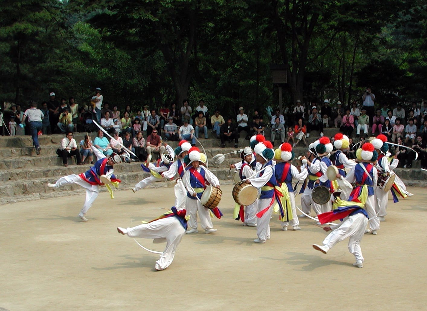 Espectáculo de danza en la aldea folclórica coreana Yongin Corea del Sur