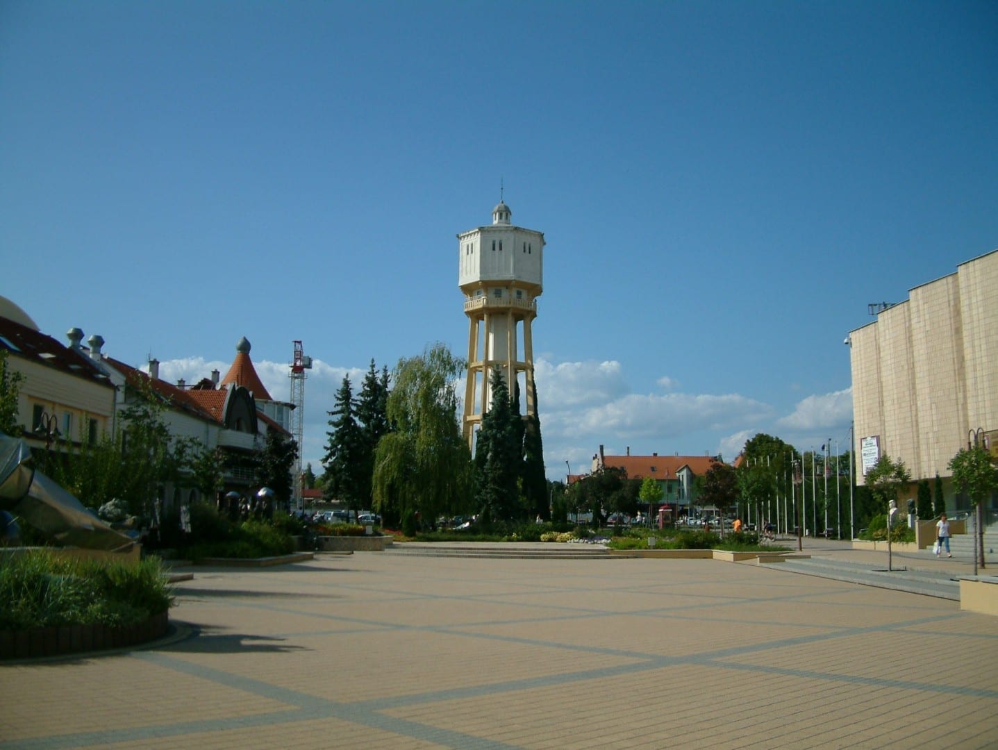 Fő tér (Plaza Principal) con la Torre del Agua Siófok Hungría