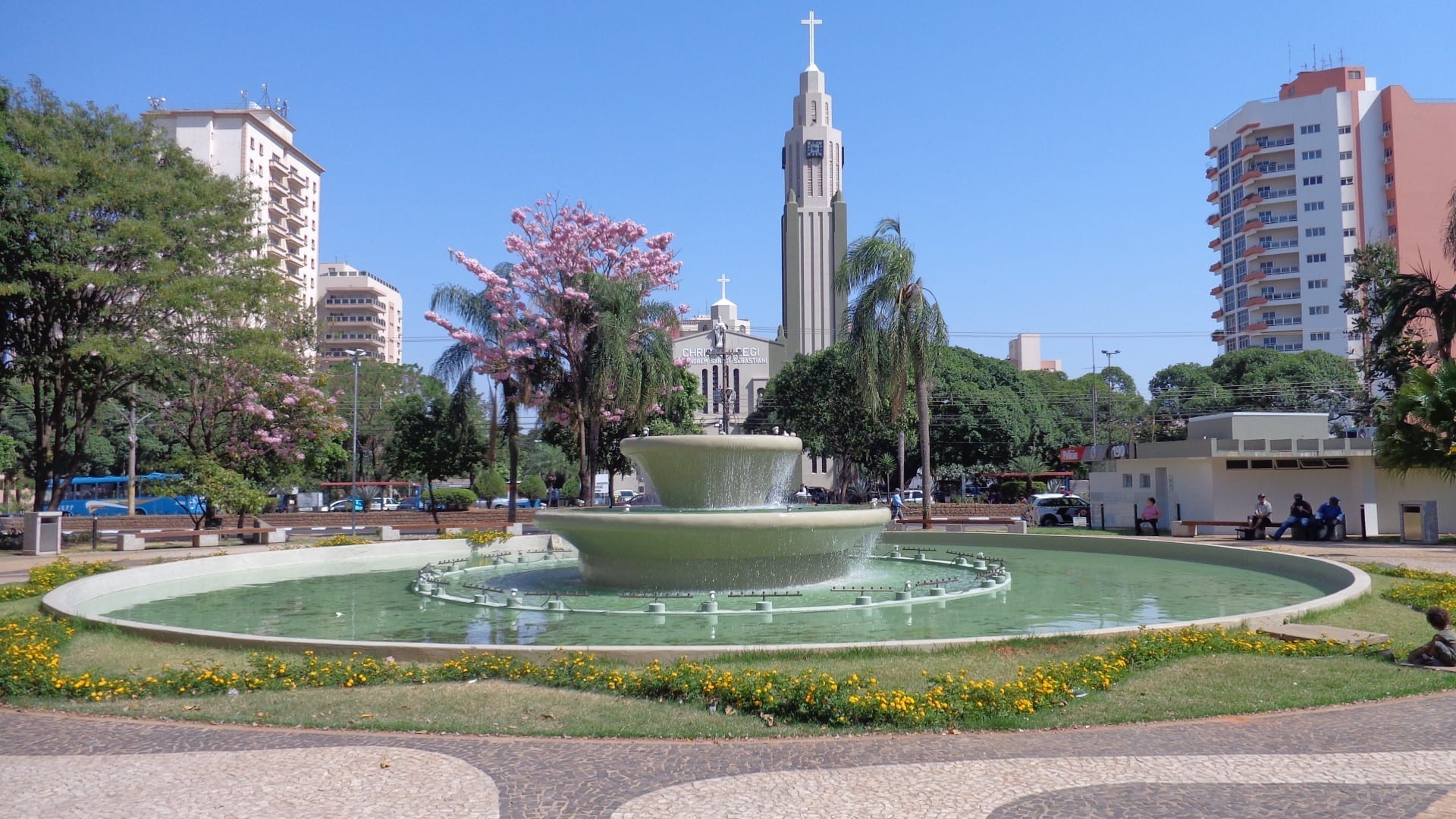 La Catedral de San Sebastián y la Plaza 9 de Julio Presidente Prudente Brasil