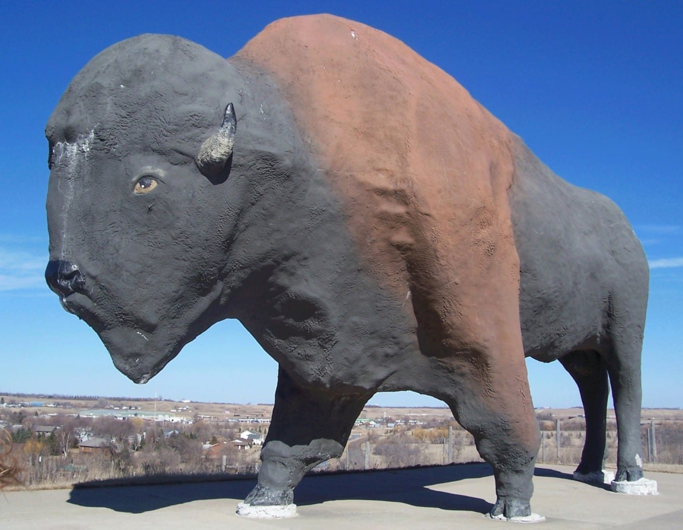 La estatua de búfalo más grande del mundo en Jamestown Jamestown ND Estados Unidos