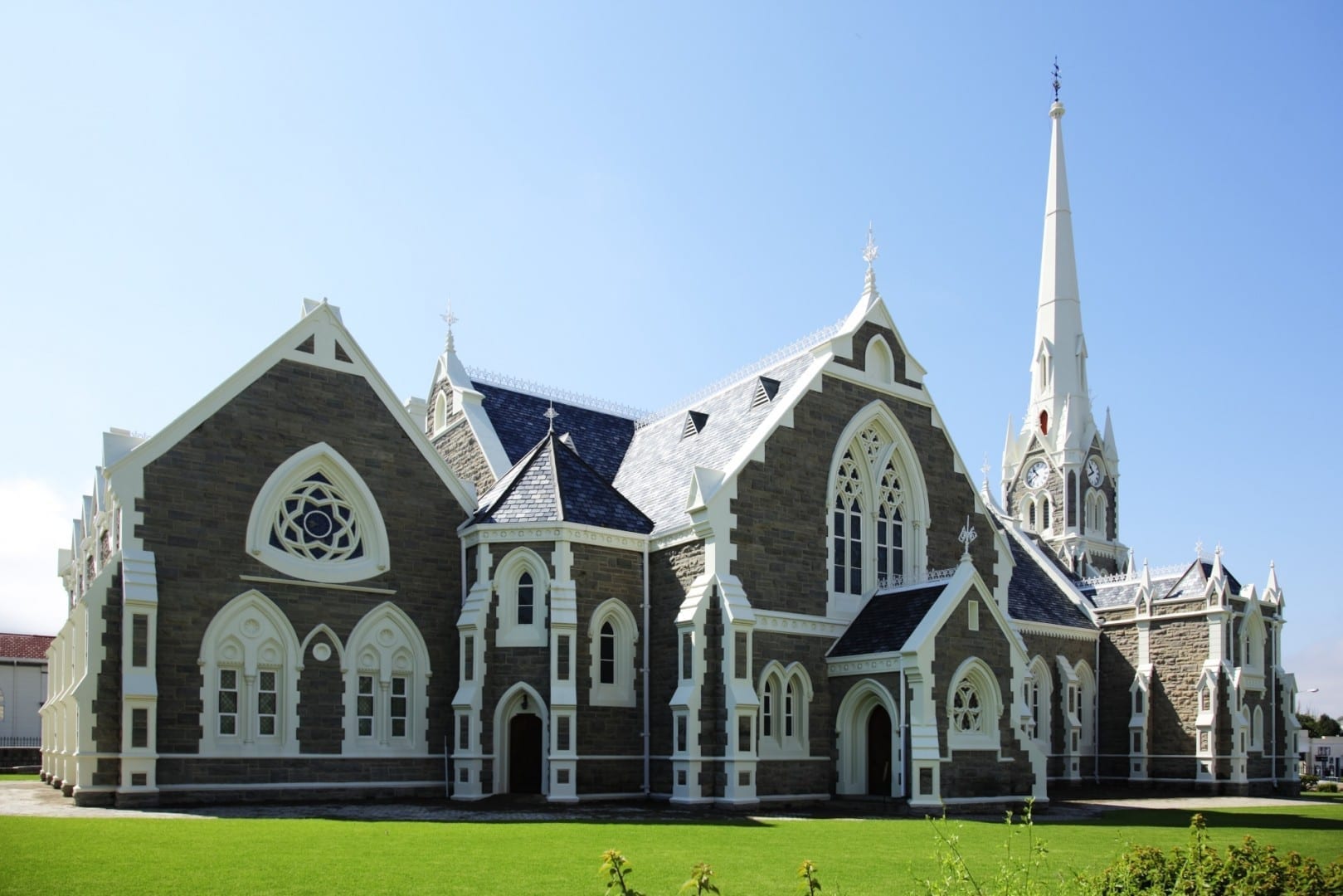 La iglesia reformada holandesa domina el horizonte de Graaff-Reinet Graaff-Reinet República de Sudáfrica