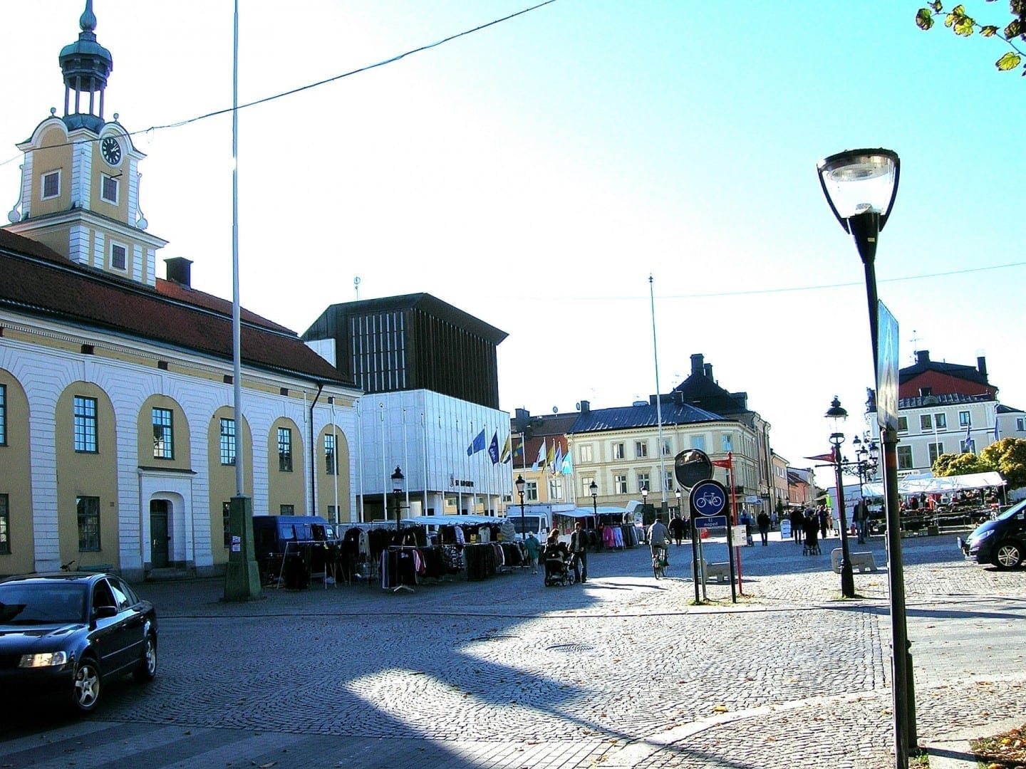 La plaza principal. El Ayuntamiento y la Alcaldía son visibles aquí. Nykoping Suecia