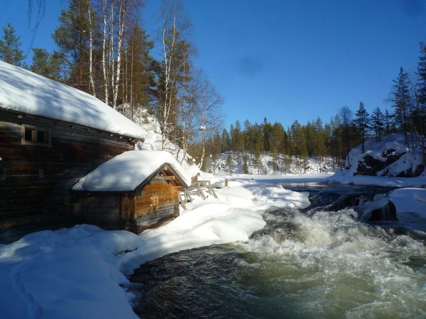 Los rápidos de Myllykoski de Kitkajoki, Parque Nacional Oulanka Kuusamo Finlandia
