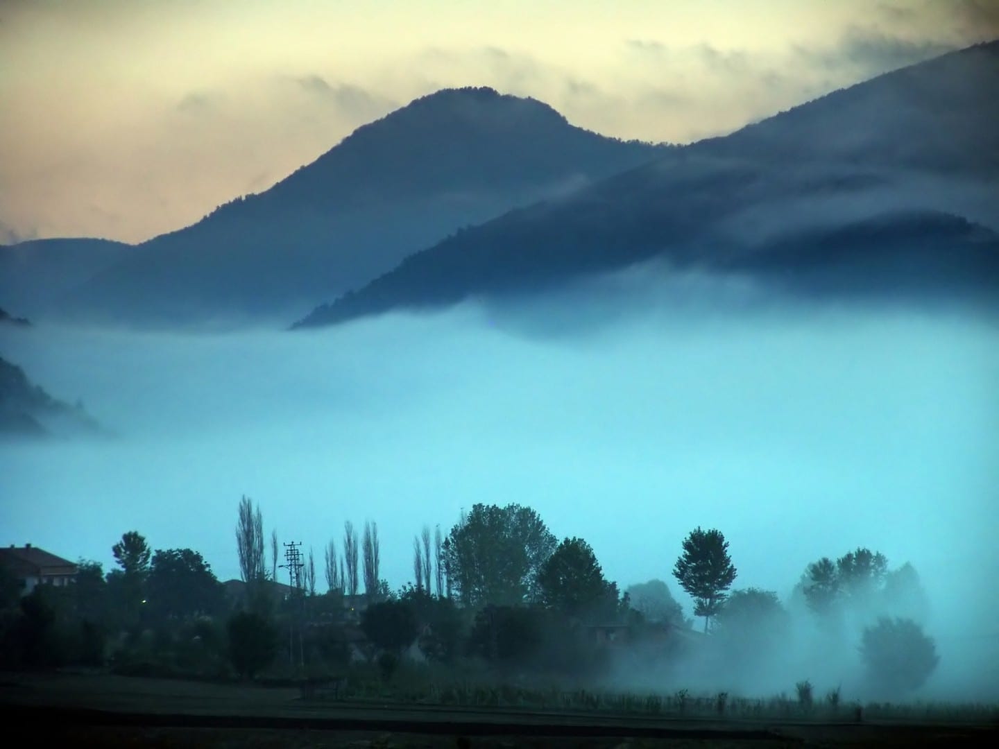 Niebla en la provincia de Bolu Bolu Turquía