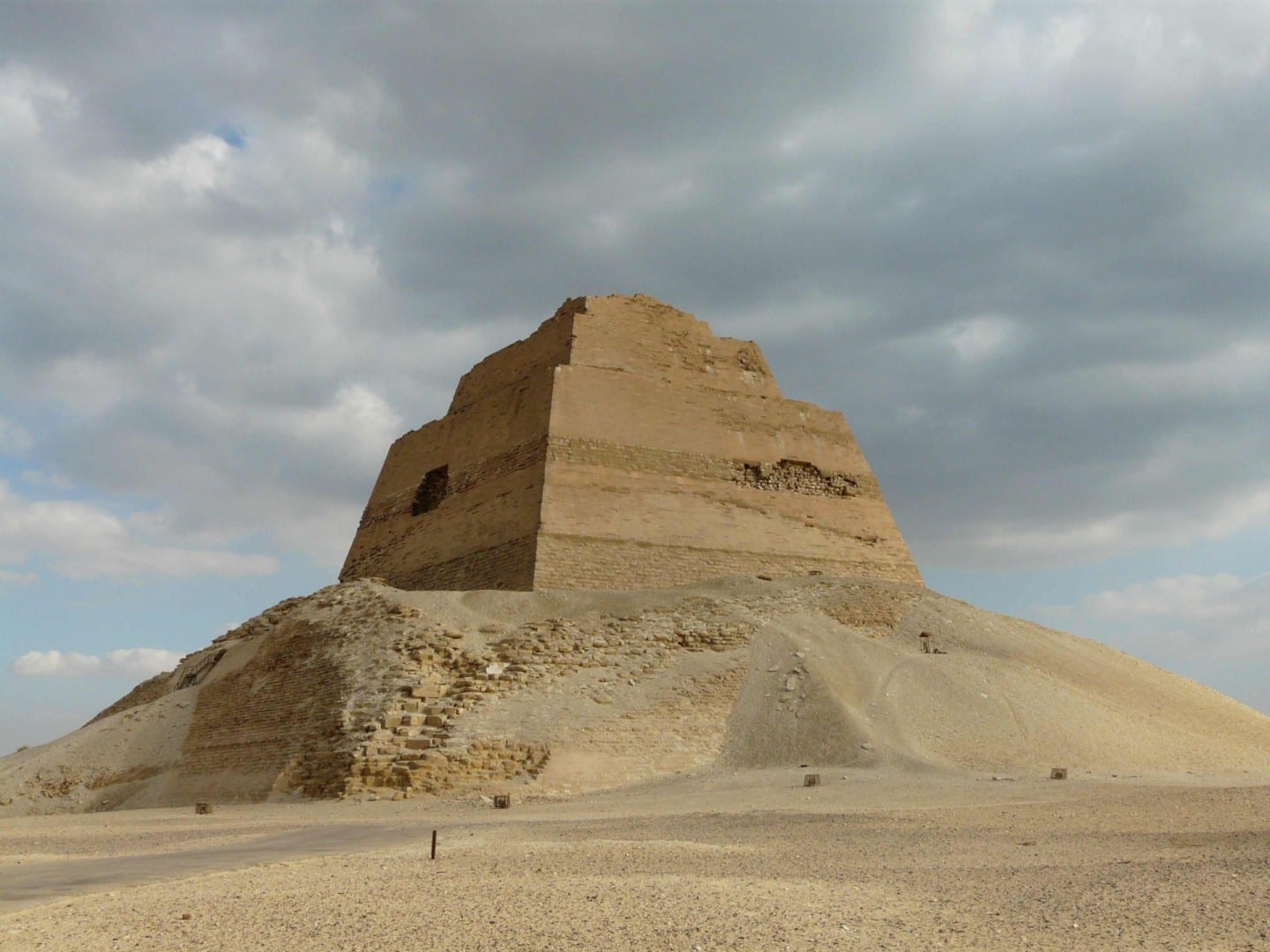 Pirámide Meidum Faiyum Egipto