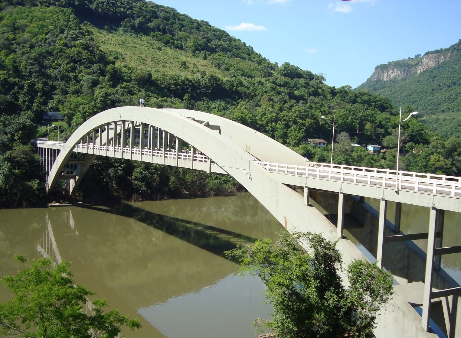 Puente sobre el río Antas. Bento Gonçalves Brasil